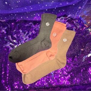 LULULEMON Athletica **3 PACK** Crew Socks NWOB - Embroidered Logo
- M